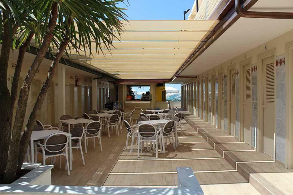 Hotel Delfino Marina Di Carrara Exterior foto