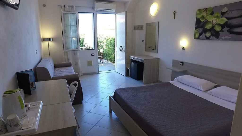 Hotel Delfino Marina Di Carrara Exterior foto